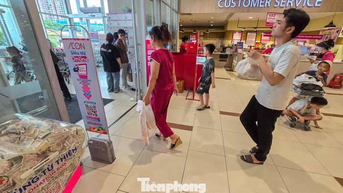 Khu vực cổng từ chống thất thoát được bố trí ngay sau quầy thanh toán, đây là lớp kiểm soát cuối cùng trước khi khách hàng rời khỏi siêu thị.