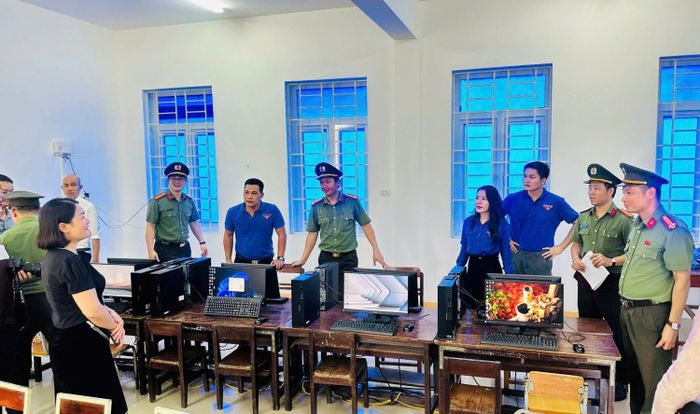 Phòng tin học của Trường Tiểu học Cắm Muộn (xã Mường Quàng, tỉnh Nghệ An) vừa được Đoàn Thanh niên PV Power tài trợ lắp đặt hệ thống máy tính mới.