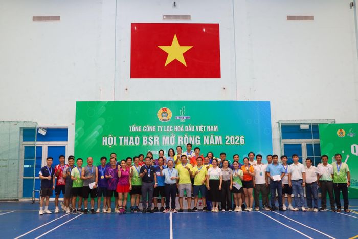 Các VĐV giành giải tại môn bóng bàn.