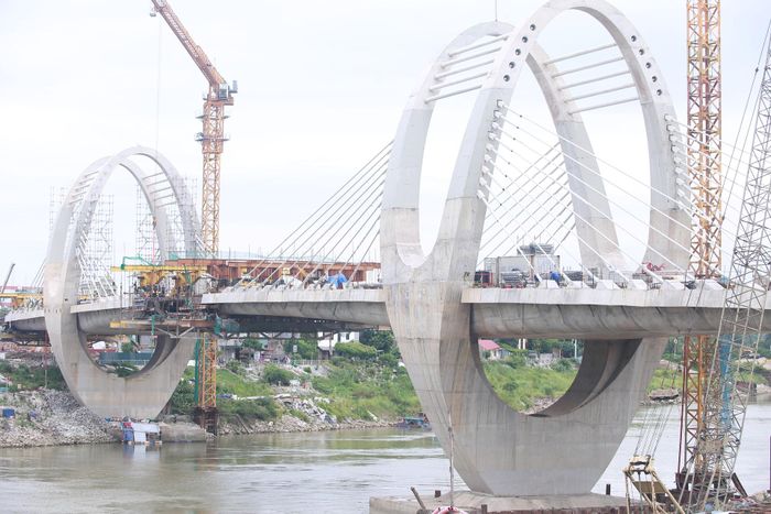 Công trình có vai trò quan trọng khi kết nối khu vực Gia Lâm và Long Biên (nay là xã Phù Đổng và phường Việt Hưng). Đến đầu tháng 6/2026, hai trụ chính T4, T5 giữa sông đã hoàn thiện.