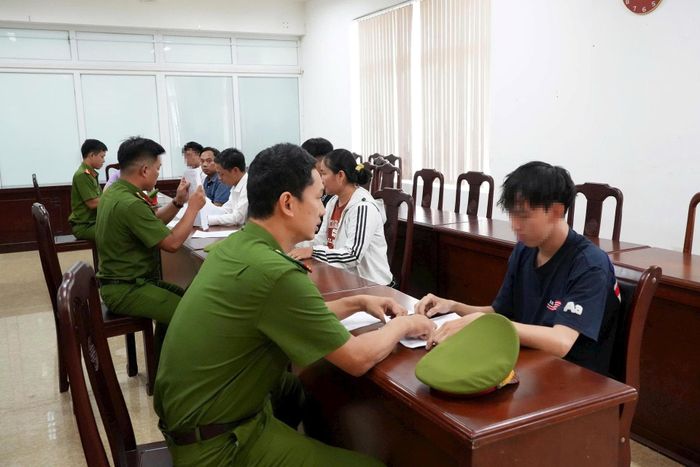 Lực lượng chức năng làm việc với 3 bị can.