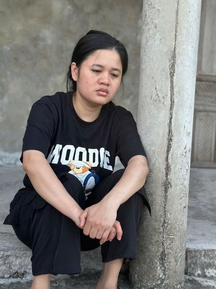 Bệnh của bé Quỳnh ngày càng nặng, không xoay xở được tiền để cứu con, chị Quý bất lực hoàn toàn