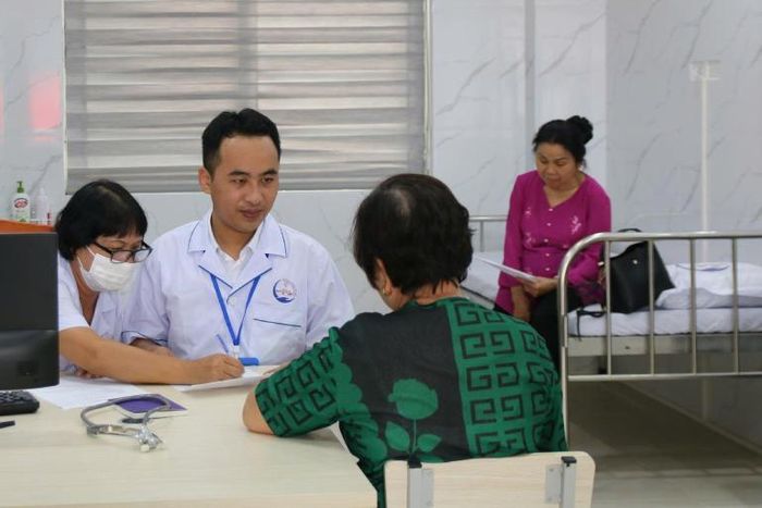 Hà Nội lên danh sách khám sức khỏe cho người dân. Ảnh: SYTHN.