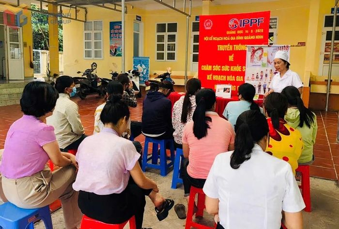 Hội KHHGĐ Quảng Ninh tổ chức tuyên truyền lưu động, chăm sóc SKSS-KHHGĐ tại xã Quảng Đức.