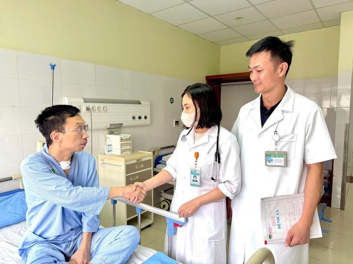 Sức khỏe của trung tá Khánh đang dần phục hồi sau 10 ngày điều trị. Ảnh: BVĐKTH