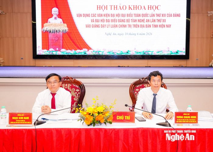 Các đồng chí chủ trì hội thảo. Ảnh: TL