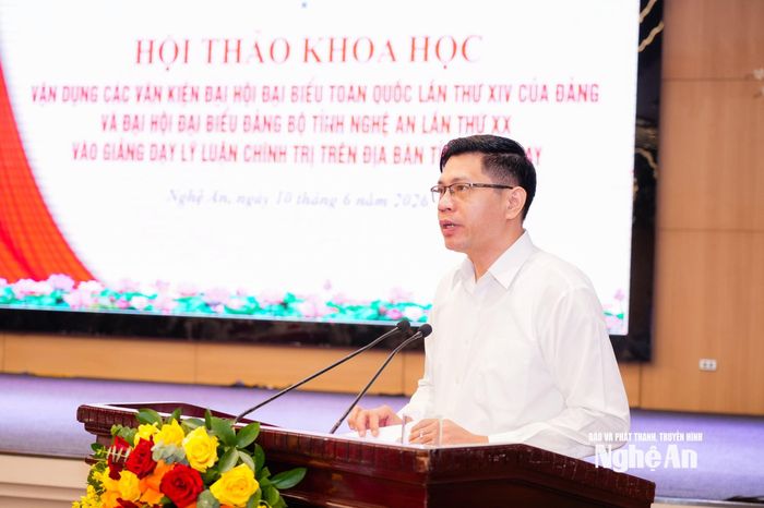 PGS.TS Nguyễn Đức Luận - Phó Vụ trưởng Vụ Lý luận chính trị, Ban Tuyên giáo và Dân vận Trung ương phát biểu tham luận tại hội thảo. Ảnh: TL