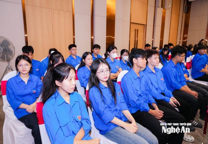 Các học sinh tham dự hội thảo. Ảnh: TL