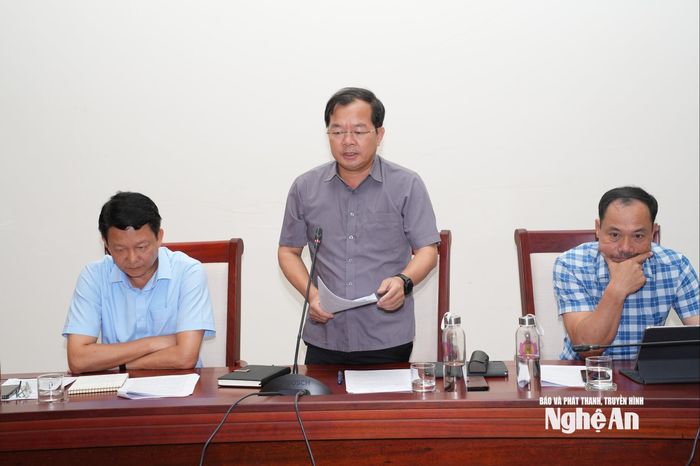 Ông Nguyễn Đức An - Phó Giám đốc Sở Xây dựng tham gia ý kiến về điều chỉnh quy hoạch các dự án chồng lấn. Ảnh: Nguyễn Toàn