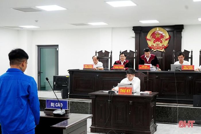 Hội đồng xét xử vụ án vận chuyển trái phép chất ma túy.