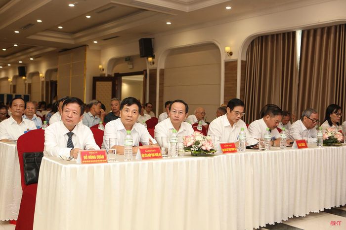 Đại biểu Trung ương và lãnh đạo hội liên hiệp VHNT các tỉnh bạn tham dự đại hội.