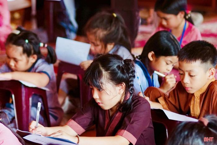 Chương trình sinh hoạt hằng ngày của các em được ban tổ chức khóa tu lên kế hoạch cụ thể, bao gồm các hoạt động như tập ngồi thiền, tụng kinh, hướng dẫn oai nghi, học Phật pháp, thọ trai (ăn trưa), dọn dẹp, vệ sinh cá nhân, chỉ tịch (nghỉ trưa), sinh hoạt các kỹ năng theo chủ đề…