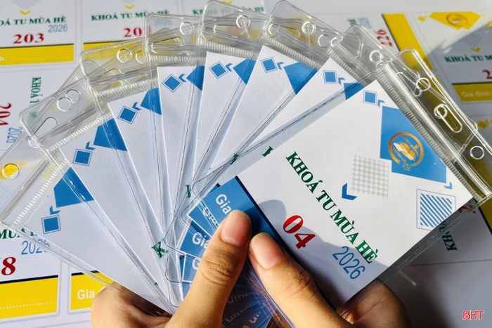 Nhà chùa bố trí khu vực ăn nghỉ riêng biệt, đảm bảo vệ sinh, an toàn. Đồng thời, thành lập ban điều phối gồm sư thầy, phật tử và tình nguyện viên để chăm sóc các em trong quá trình sinh hoạt tại chùa.