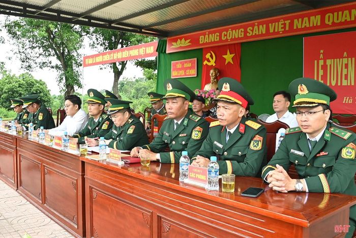 Các đại biểu tham dự buổi lễ.