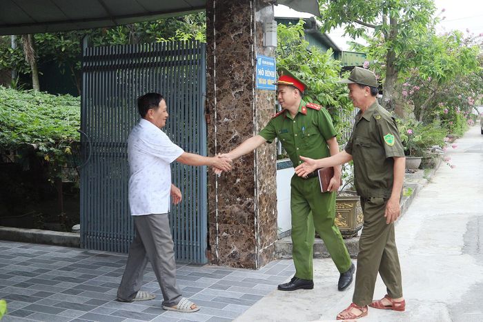 Xã Toàn Lưu hiện có 4.988 hộ với 18.738 nhân khẩu, sinh sống tại 23 thôn. Tôi được phân công phụ trách 4 thôn gồm Đồng Vĩnh, Kim Sơn, Tây Sơn và Ngọc Hà, với 849 hộ và 3.148 nhân khẩu. Sau nhiều năm công tác ở cơ sở, tôi đã nắm khá rõ địa bàn, từ các tuyến đường, ngõ xóm đến tình hình đời sống của người dân.