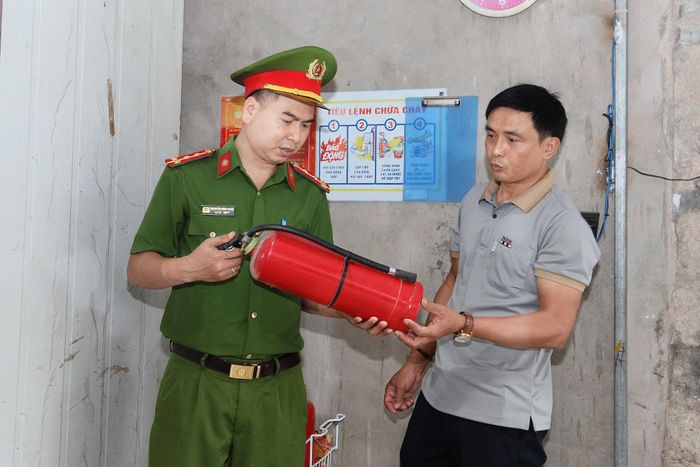 Đặc biệt, tôi thường xuyên kiểm tra, nhắc nhở các cơ sở kinh doanh trang bị đầy đủ phương tiện phòng cháy, chữa cháy và chấp hành nghiêm các quy định về an toàn cháy nổ.