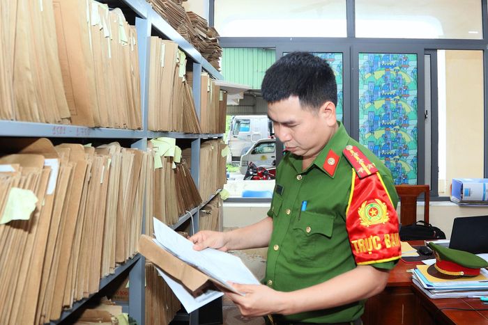 Tranh thủ thời gian rảnh, tôi nghiên cứu các văn bản quy phạm pháp luật và tài liệu nghiệp vụ liên quan đến lĩnh vực được phân công, như công tác thi hành án hình sự tại cộng đồng, tái hòa nhập cộng đồng và Đề án 06.
