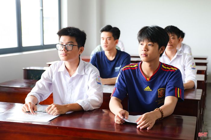 Để phục vụ tốt nhất cho kỳ thi, Hà Tĩnh đã bố trí 797 phòng thi, 70 phòng chờ và huy động hơn 2.700 cán bộ, giáo viên, nhân viên làm nhiệm vụ.