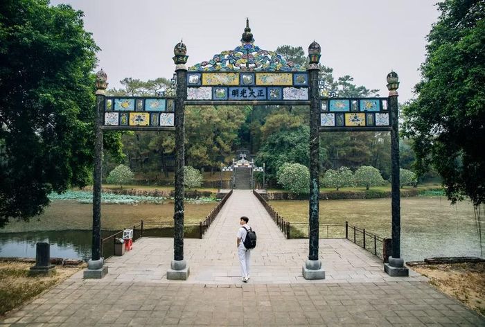 Đến Huế không thể bỏ qua tham quan các công trình kiến trúc cung đình. (Ảnh minh họa: Vương Công Nam/Vietnam+)