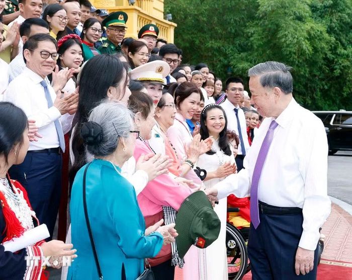 Tổng Bí thư, Chủ tịch nước Tô Lâm và các đại biểu. (Ảnh: Thống Nhất/TTXVN)