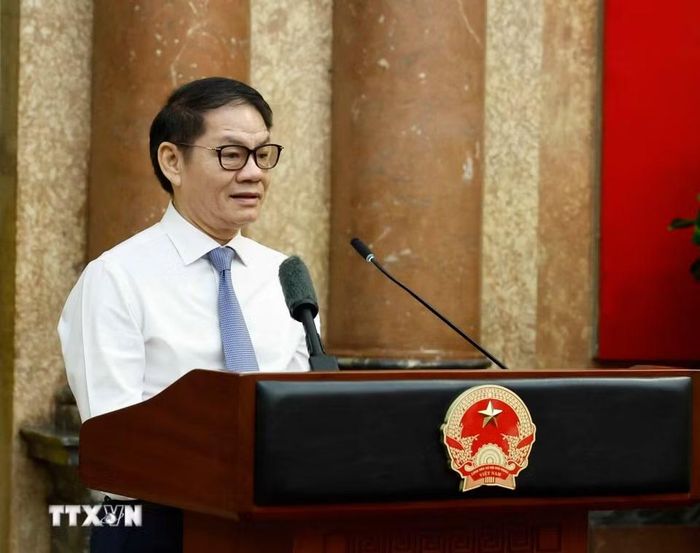 Ông Trần Bá Dương, Chủ tịch Hội đồng Quản trị Công ty cổ phần Tập đoàn Trường Hải (THACO) – đại diện đơn vị đồng hành cùng chương trình Việc tử tế phát biểu. (Ảnh: Thống Nhất/ TTXVN)