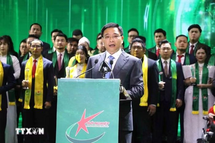 Phó Thủ tướng Chính phủ Nguyễn Văn Thắng phát biểu tại Lễ trao danh hiệu Doanh nhân trẻ khởi nghiệp xuất sắc 2026 “Bản lĩnh nội sinh - Nâng tầm doanh nhân Việt.” (Ảnh: Hoàng Ngọc/TTXVN)