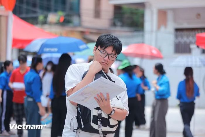 Tại điểm thi trường Trung học cơ sở Nguyễn Trường Tộ, cô giáo Lê Thúy Quỳnh, Phó trưởng điểm thi cho biết các công tác chuẩn bị cho kỳ thi đã sẵn sàng. (Ảnh: Hoài Nam/Vietnam+)