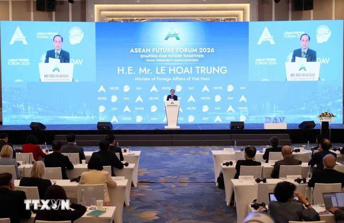 Đồng chí Lê Hoài Trung, Ủy viên Bộ Chính trị, Bộ trưởng Bộ Ngoại giao phát biểu bế mạc Diễn đàn Tương lai ASEAN 2026. (Ảnh: An Đăng/ TTXVN)