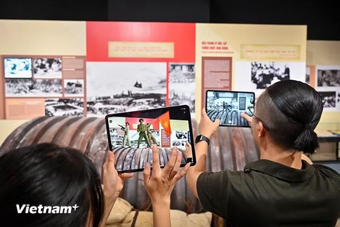 Công nghệ số trở thành một trong những "bệ đỡ" để du lịch Việt bứt phá. (Ảnh minh họa: Minh Sơn/Vietnam+)