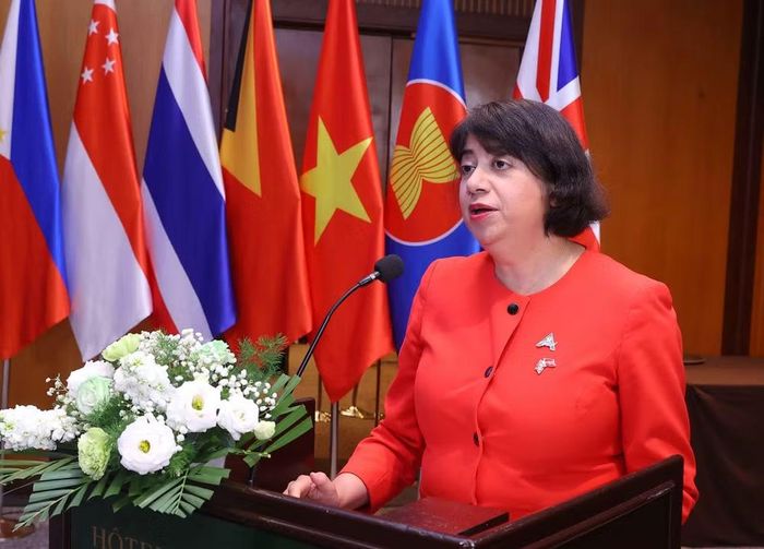 Bà Seema Malhotra, Thứ trưởng Bộ Ngoại giao và Phát triển Khối thịnh vượng chung Vương quốc Anh phụ trách khu vực Ấn Độ Dương-Thái Bình Dương phát biểu. (Ảnh: Văn Điệp/TTXVN)