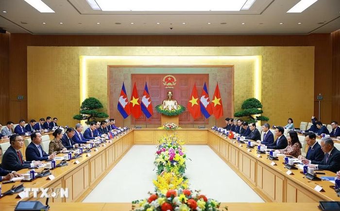 Thủ tướng Lê Minh Hưng hội đàm với Thủ tướng Campuchia Hun Manet. (Ảnh: Dương Giang/TTXVN)