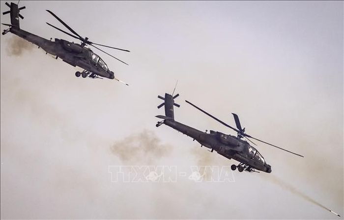 Trực thăng AH-64 Apache của quân đội Mỹ tham gia tập trận "African Lion" tại vùng Tan-Tan, Tây Nam Morocco, ngày 30/6/2022. Ảnh tư liệu: AFP/TTXVN. Ảnh không cho phép bên thứ ba khai thác, chia sẻ lại.