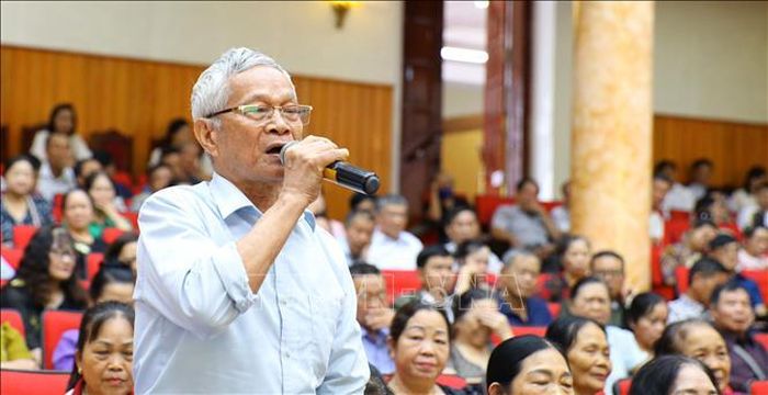 Đại biểu phường Điện Biên Phủ phát biểu ý kiến tại hội nghị.