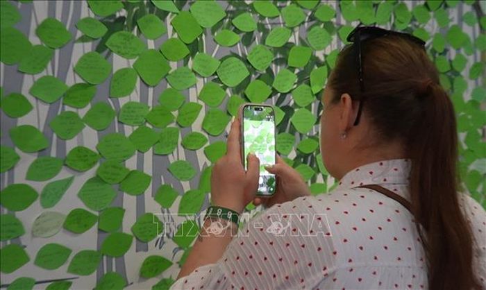 Đây là cách lan tỏa tình yêu hòa bình được nhiều du khách hưởng ứng.