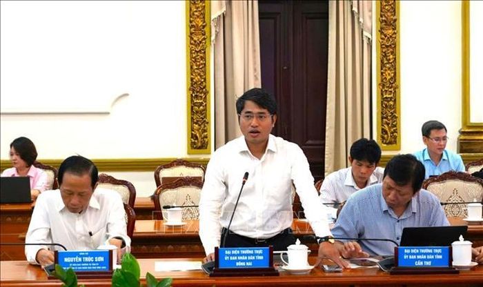 Đại diện thành phố Đồng Nai nêu ý kiến tại hội nghị.