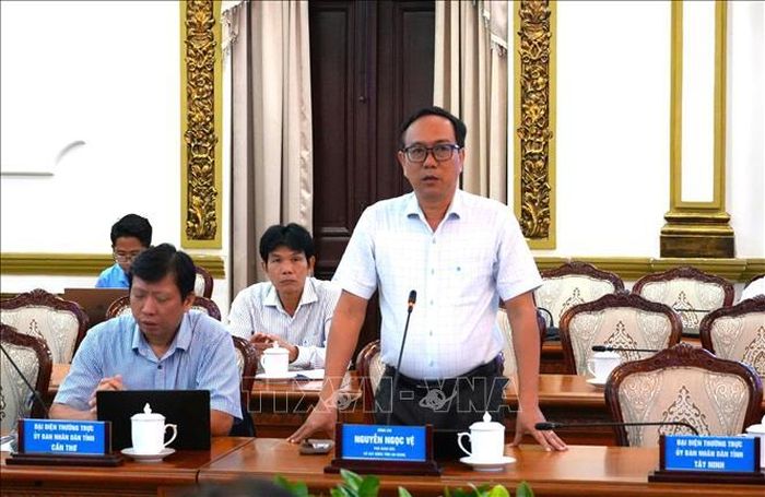 Đại diện tỉnh An Giang góp ý kiến tại hội nghị.