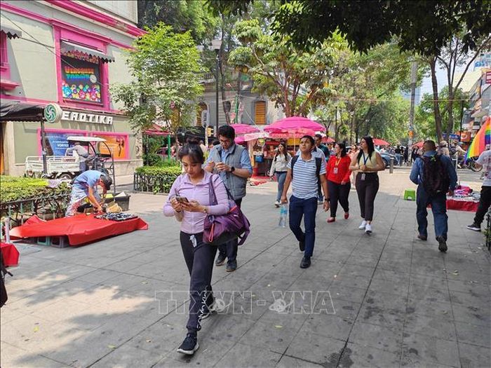 Khách du lịch dạo chơi tại Thành phố Mexico City. Ảnh minh họa: Phương Lan/PV TTXVN tại Mexico.