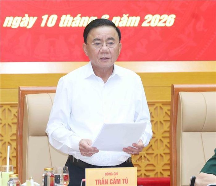 Đồng chí Trần Cẩm Tú, Ủy viên Bộ Chính trị, Thường trực Ban Bí thư, Trưởng Đoàn Kiểm tra, giám sát số 12 của Bộ Chính trị phát biểu chỉ đạo hội nghị. Ảnh: Phương Hoa/TTXVN