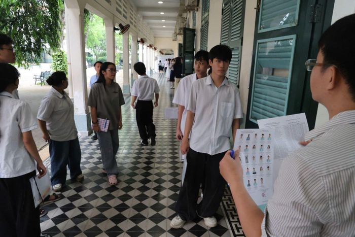 Ghi nhận tại điểm thi trường THPT Lê Quý Đôn (phường Xuân Hòa, TP Hồ Chí Minh).