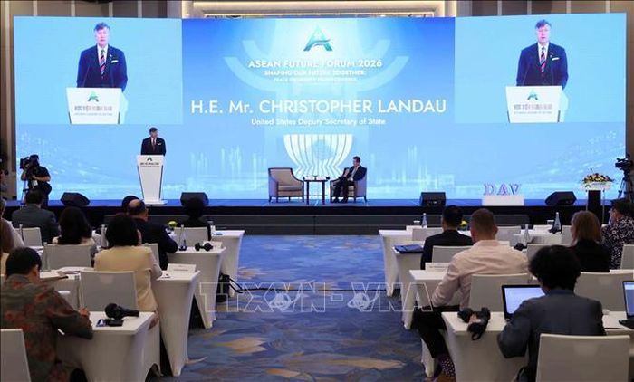 Diễn giả Christopher Landau, Thứ trưởng Ngoại giao Hoa Kỳ phát biểu. Ảnh: An Đăng/TTXVN