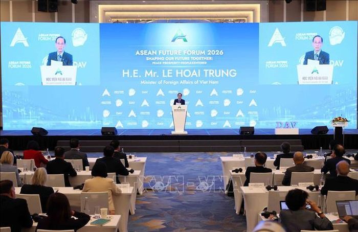 Đồng chí Lê Hoài Trung, Ủy viên Bộ Chính trị, Bộ trưởng Bộ Ngoại giao phát biểu Diễn đàn Tương lai ASEAN 2026. Ảnh: An Đăng/TTXVN