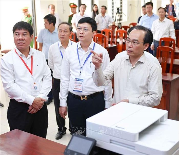 Bộ trưởng Bộ Giáo dục và Đào tạo Hoàng Minh Sơn lưu ý với cán bộ, giáo viên để thực hiện tốt công tác về kỳ thi tốt nghiệp THPT 2026. Ảnh: Thanh Tùng/TTXVN