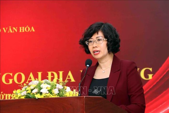 Bà Lê Thị Hồng Vân, Cục trưởng Cục Ngoại vụ và ngoại giao văn hóa, Bộ Ngoại giao phát biểu tại Hội nghị.