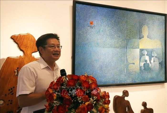 Tiến sĩ Phan Thanh Hải, Giám đốc Sở Văn hóa và Thể thao thành phố Huế phát biểu khai mạc triển lãm.