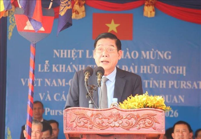 Thượng tướng Nguyễn Văn Gấu, Ủy viên Trung ương Đảng, Thứ trưởng Bộ Quốc phòng Việt Nam phát biểu tại lễ khánh thành Đài Hữu nghị Campuchia - Việt Nam tại tỉnh Pursat. Ảnh: Minh Hưng/PV TTXVN tại Campuchia