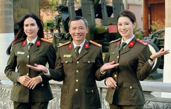NSƯT Hồng Quân cùng 2 đồng nghiệp của Nhà hát Kịch CAND.