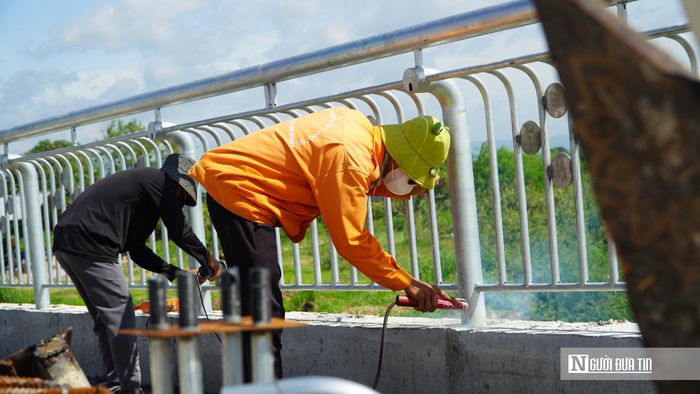 Về công tác giải ngân, đại diện Ban QLDA - ĐTXD khu vực Hàm Thuận Bắc cho biết, kế hoạch vốn năm 2026 của dự án được bố trí 65,638 tỷ đồng. Tính đến ngày 4/6/2026, dự án đã giải ngân 6,96 tỷ đồng, đạt 23,91% kế hoạch vốn sau điều chỉnh. Chủ đầu tư cho biết, cùng với việc đẩy nhanh tiến độ thi công các hạng mục còn lại, công tác thanh toán, giải ngân cũng đang được tập trung thực hiện. Dự kiến đến cuối tháng 6/2026, giá trị giải ngân lũy kế sẽ đạt khoảng 12,7 tỷ đồng, tương đương 43,63% kế hoạch vốn được giao.