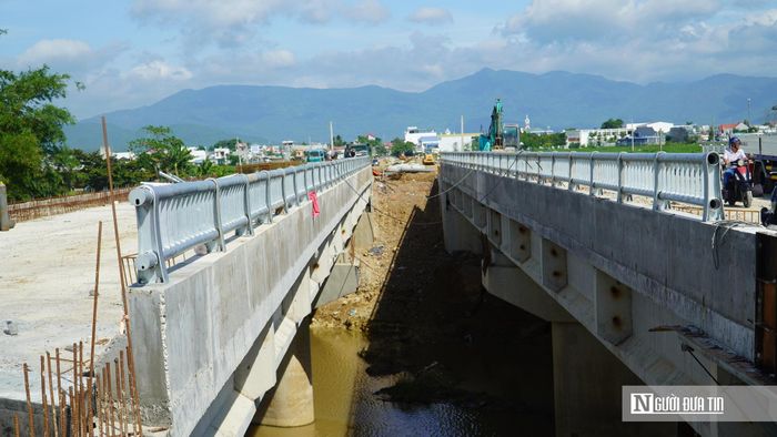 Việc đẩy nhanh tiến độ các hạng mục cầu có ý nghĩa quan trọng trong việc bảo đảm tính đồng bộ của toàn tuyến, tạo điều kiện để dự án hoàn thành đúng kế hoạch đề ra.