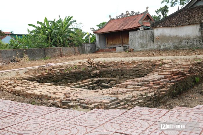 Di tích Tháp Nhạn tọa lạc bên tả ngạn dòng sông Lam mang nhiều nét kiến trúc độc đáo, có bề dày lịch sử và kiến trúc nghệ thuật tinh xảo, hiếm nơi nào có được. Bà Phạm Thị Dịu, Trưởng phòng Văn hóa - Xã hội xã Kim Liên – cho biết, trong đề án phát triển du lịch, địa phương đã đưa di tích Nhạn Tháp vào tour du lịch văn hóa tâm linh. Mục đích để giới thiệu, quảng bá đến du khách thập phương về di tích khi họ về thăm quê hương Bác Hồ và nhằm phát huy hơn nữa ý nghĩa văn hóa, lịch sử, tôn giáo của công trình này. Tuy nhiên, vì điều kiện ngân sách còn hạn chế, địa phương mới chỉ có thể cải tạo cảnh quan, dự kiến lắp mái che để bảo vệ dấu tích còn lại của công trình kiến trúc độc đáo này.