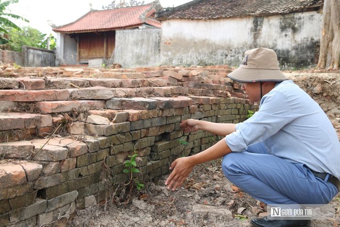 Ông Kiểm cho biết, công trình Nhạn Tháp có giá trị rất lớn về kiến trúc và nghệ thuật. Theo tài liệu để lại Nhạn Tháp có 13 tầng được xây dựng hoàn toàn bằng gạch. Cạnh của tháp được xây theo lối giật cấp, mạch không trùng khít, các viên gạch được đặt theo dạng hỗn độn.